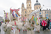 Guggenmusik X-Large aus der Schweiz  (Foto: MartiN Schmitz)